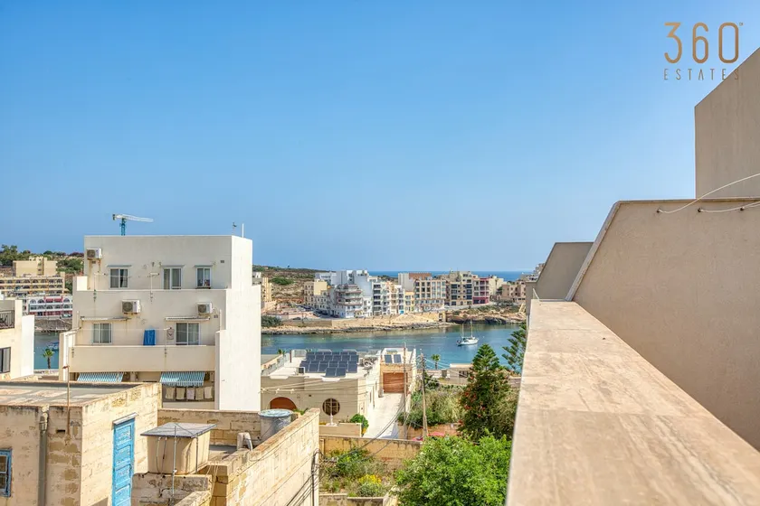 Sunshine penthouse 2BR heaven with AC, terrace & WIFI by 360 Estates - Image 1