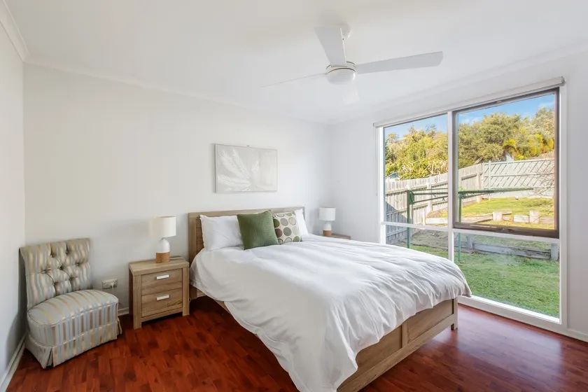 Coastal Grove - Sunlit Stay near Beach and Hot Springs - Image 1