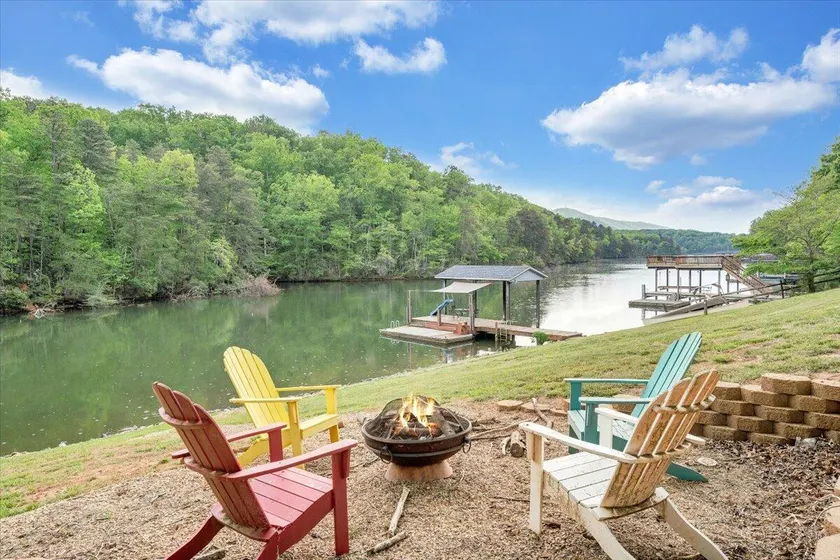 Smith Mtn Lake waterfront 4BR Game Room | Sleeps 8 - Image 1