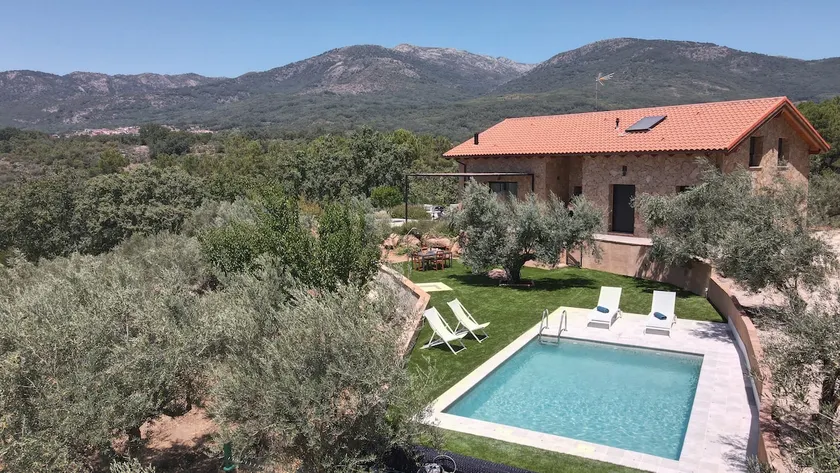 Villa with pool in Gredos (TR-CC-00638) - Image 1