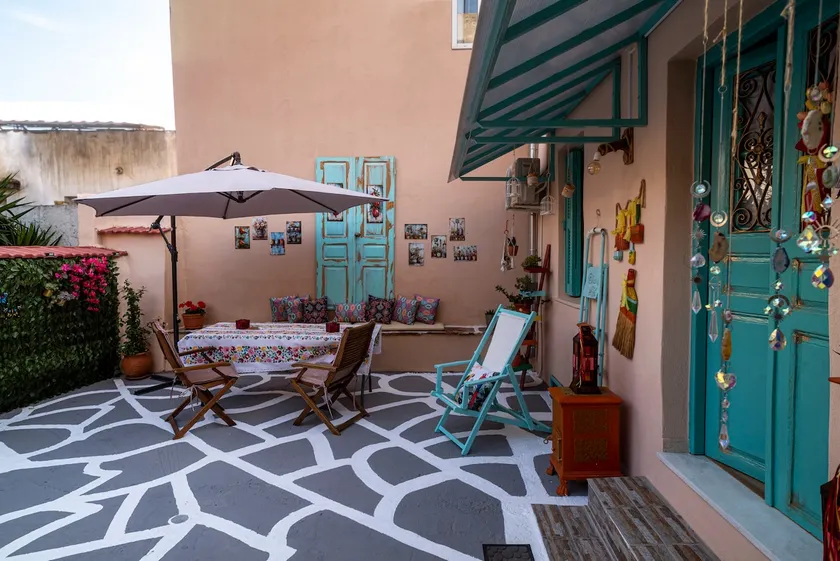 Courtyard Studio in Central Volos - Image 1