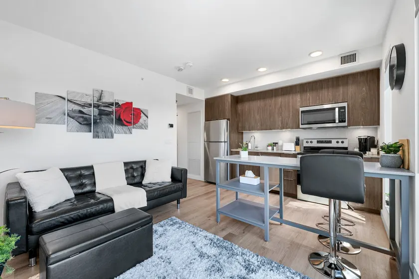 Luxury Living & Patio Vibes Minutes to DT Calgary! - Image 1