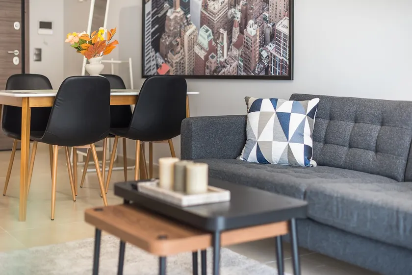 Modern and Bright City Apartment w/Free Parking - Image 1