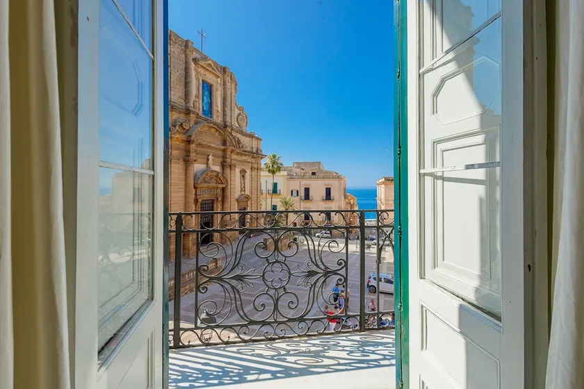 Prestigious Historic Home Overlooking the Duomo - Image 1