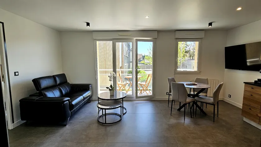 T2 design. 2-min walk to the beach. 3-star rating - Image 1