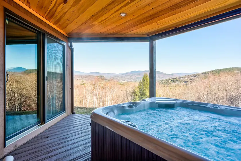 NEW Spectacular Views, Hot Tub & Total Escape! - Image 1