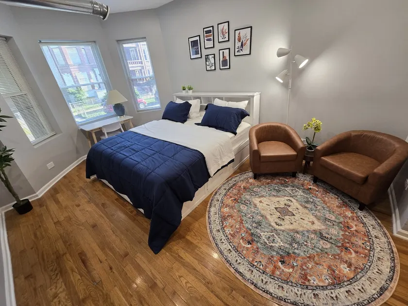Luxe Loft vibe with King Suite - 4BR 3Ba - Image 1