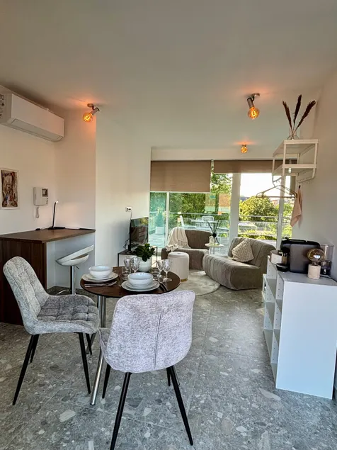 GG'S studio - Image 1