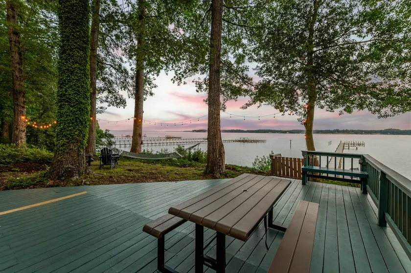 Scenic, Spacious Riverside Retreat Ropeyarn - Image 1