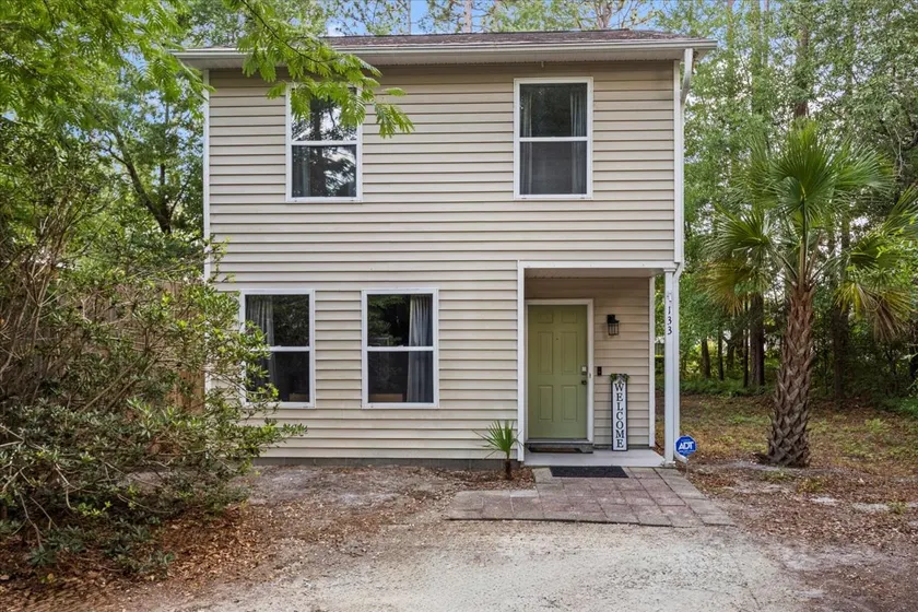 Beachy Retreat - Mins to UNCW & Wrightsville Beach - Image 1
