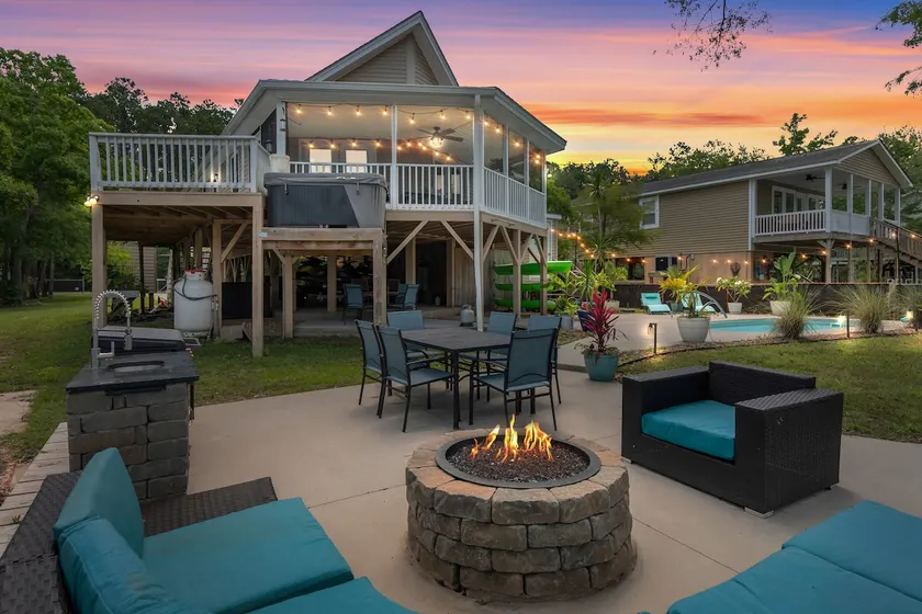 Pirate's Cove Bungalow! Hot Tub + Pool + Dock WiFi - Image 1
