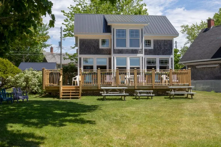 Oceanfront 3-bedroom cottage - Image 1