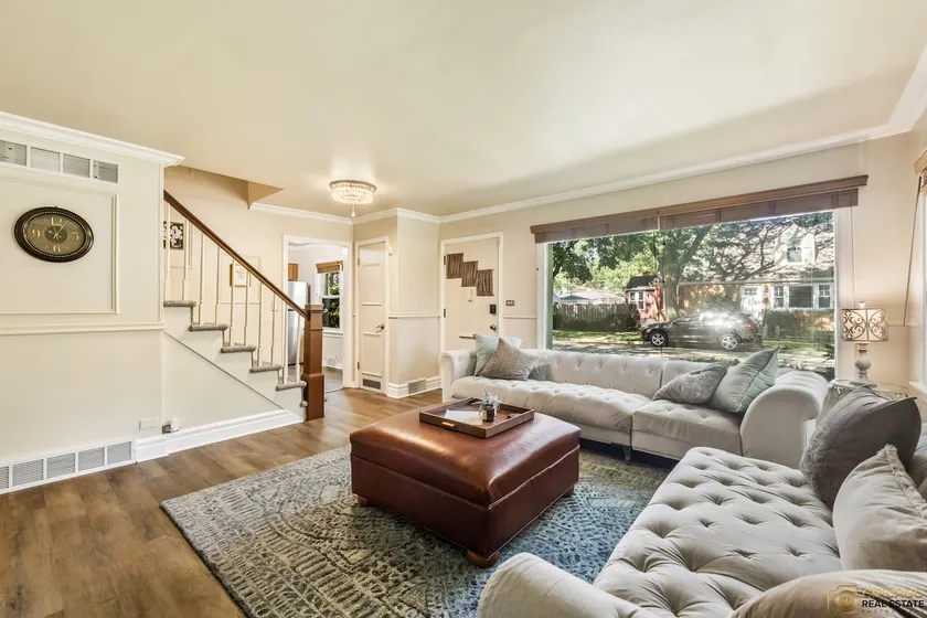 Cozy Evanston Villa with cinema and massage sofa - Image 1