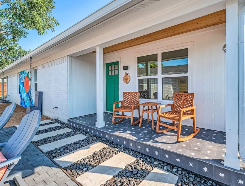 Uptown Peach ~Best 4 Baylor games/visits ~Sleeps 5 - Image 1