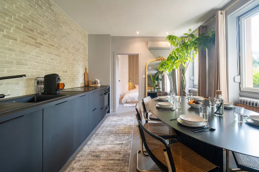 Air-conditioned apartment with terrace and king size beds - Image 1