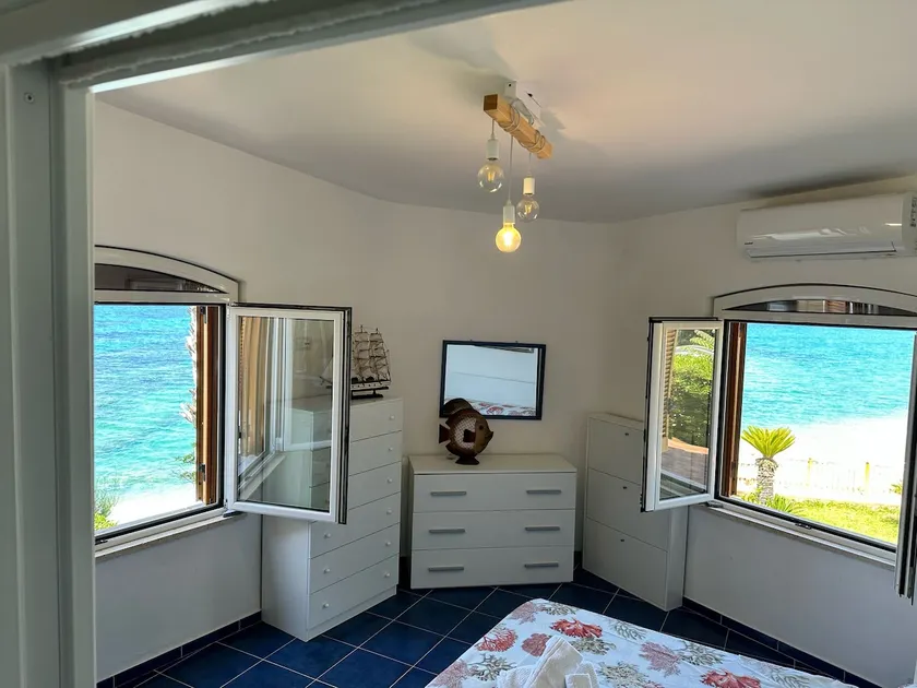 Villa by the sea with private descent to the beach - Image 1