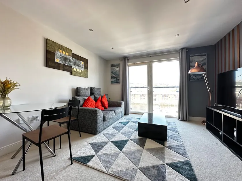 Seaside APT with Harbour View - Image 1