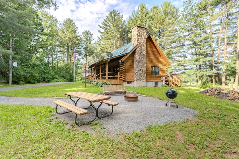 Grandma's Cabin, wooded hideaway - Image 1