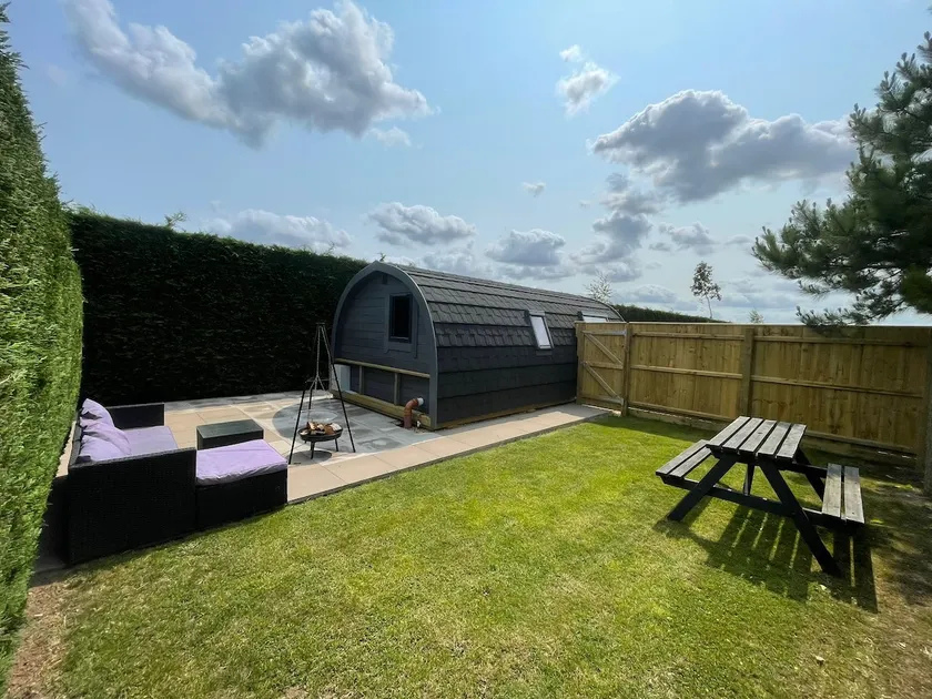 Pine Lodge Posh Glamping With Wood Fired Hot Tub & Big Lincolnshire Skies - Image 1