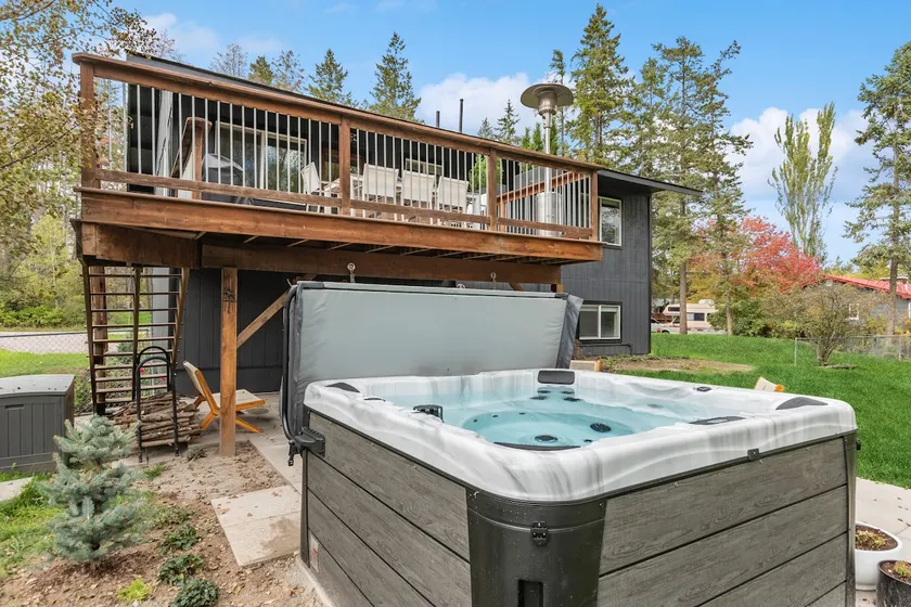 Whitefish Mountain Retreat - Sleeps 14 Near Glacier - Hot Tub & Game Room - Image 1