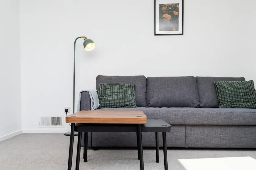2 Bedroom Flat - Free Parking - Image 1