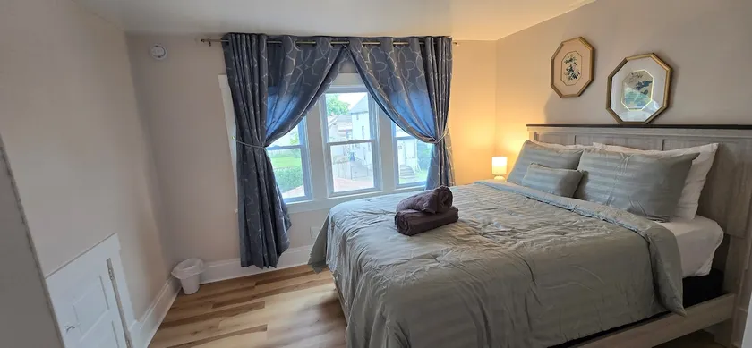 Kenmore Avenue Niagara Buffalo New York 3-Bedroom entire home - Image 1