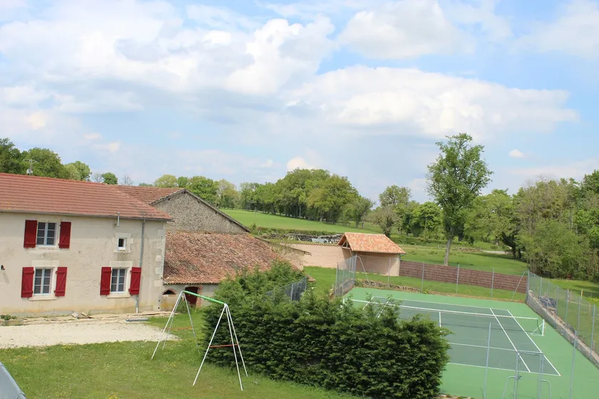 Country home with tennis - Image 1