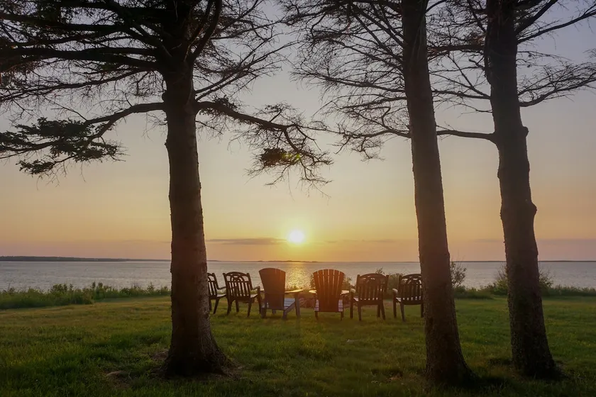 Seaside Sunset Haven in Blooming Point - Image 1
