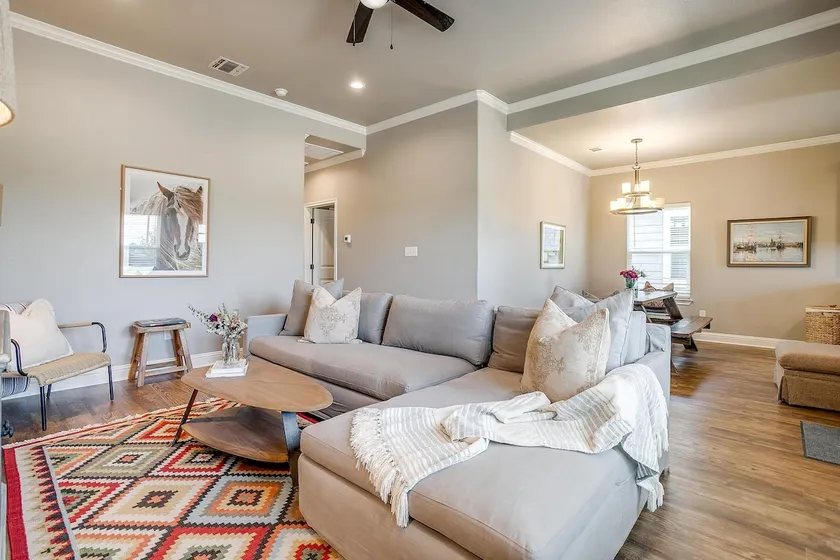 Stylish 3-BR -Private Fenced Yard-Near De Cordova - Image 1