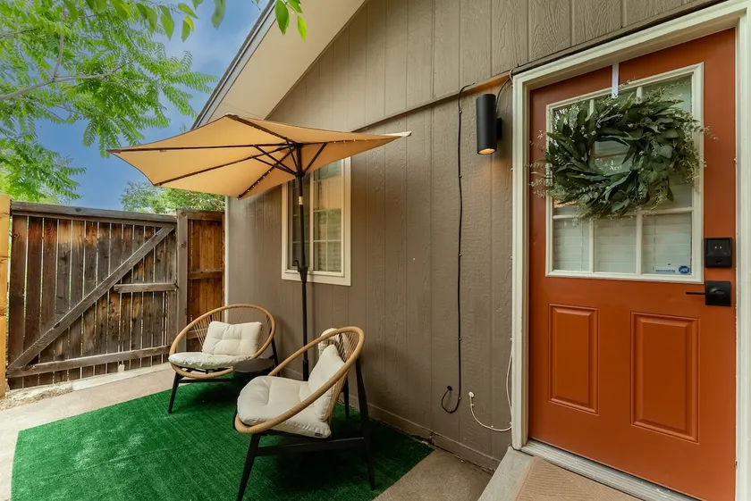 Cozy 2 Bedroom Basement in Sunnyside - Image 1