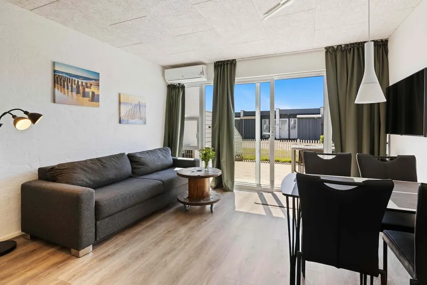 Newly renovated apartment by the sea - Image 1