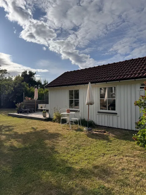 Newly-renovated guest house with patio - Image 1