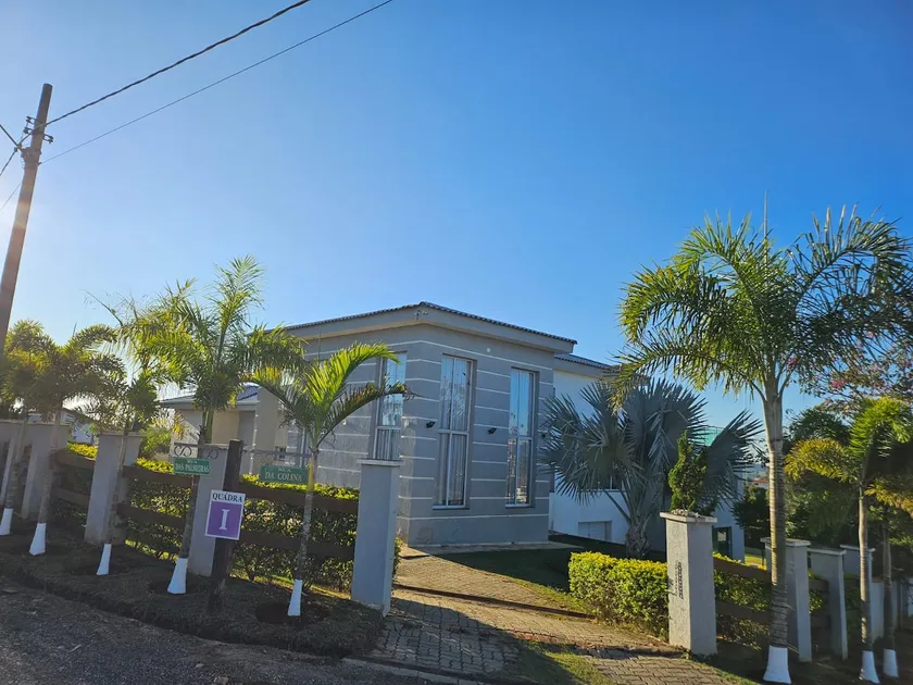 Gated community ranch - Image 1
