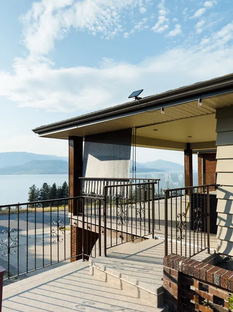 Lake View Gem with Huge Patio - Image 1