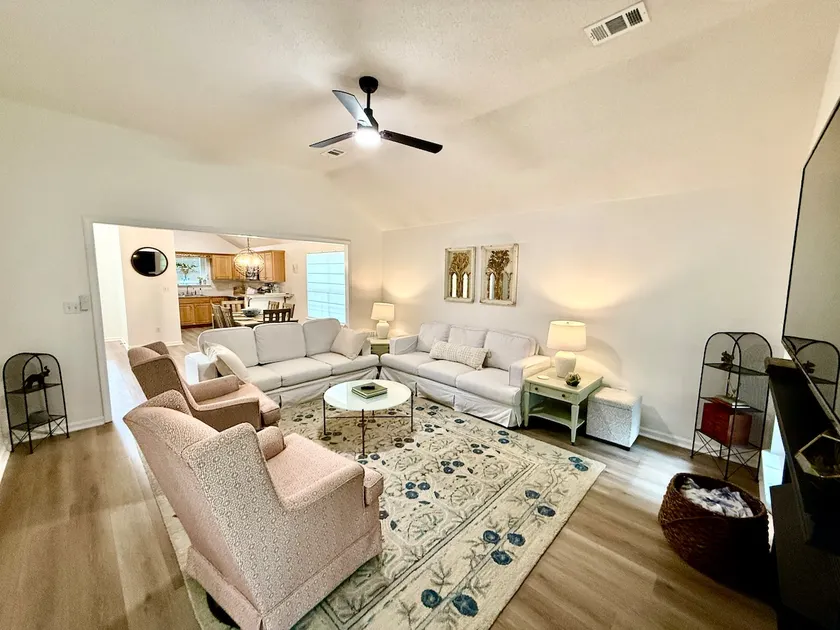 Cozy|Charming|Convenient|Cottage - Image 1