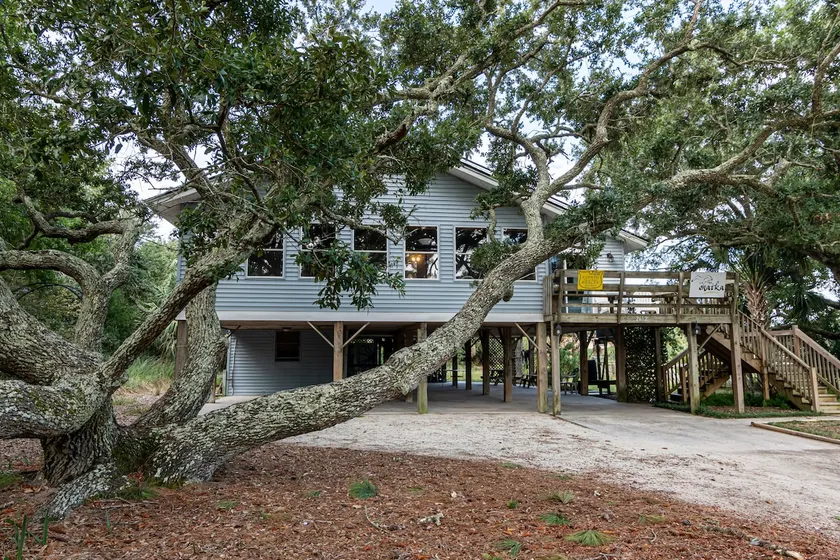 Secluded, Spacious Edisto Beach Walk Home ”Chaika” - Image 1