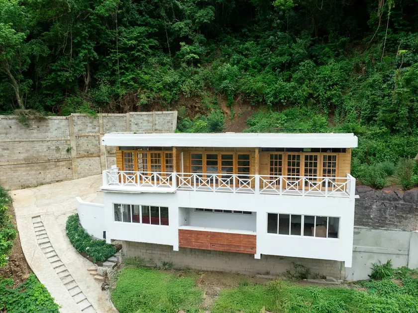 Divine Tropical Oasis - Image 1