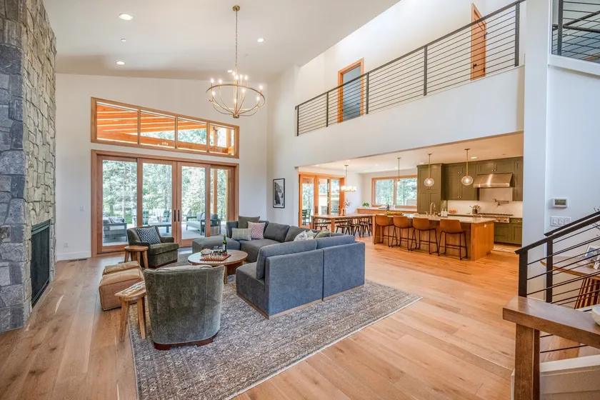 4 King Suites | Hottub | Firepit | Game + Bunkroom - Image 1