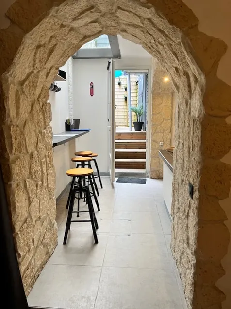 Ground floor apartment with terrace - Image 1