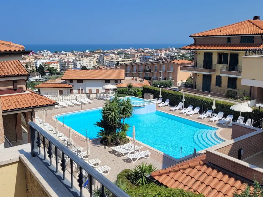 Two-room apartment in a residence with a swimming pool and a sea view - Image 1