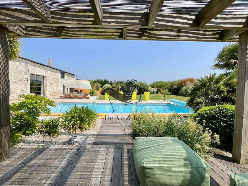Clarke House - Spacious with private pool - Image 1