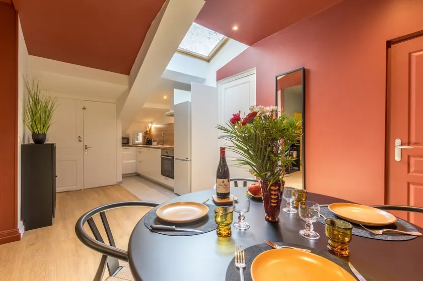 Central *Spacious *Air conditioning *Wi-Fi *Private Terrace - Image 1