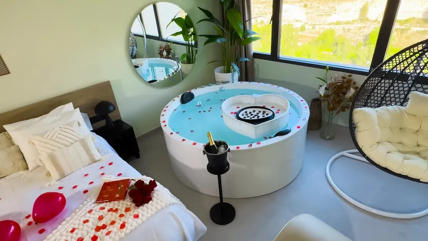 Romantic Panorama Suite - Image 1