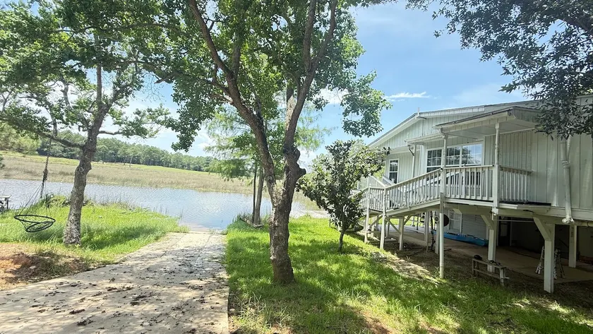 Welcome to our Lake House - Image 1