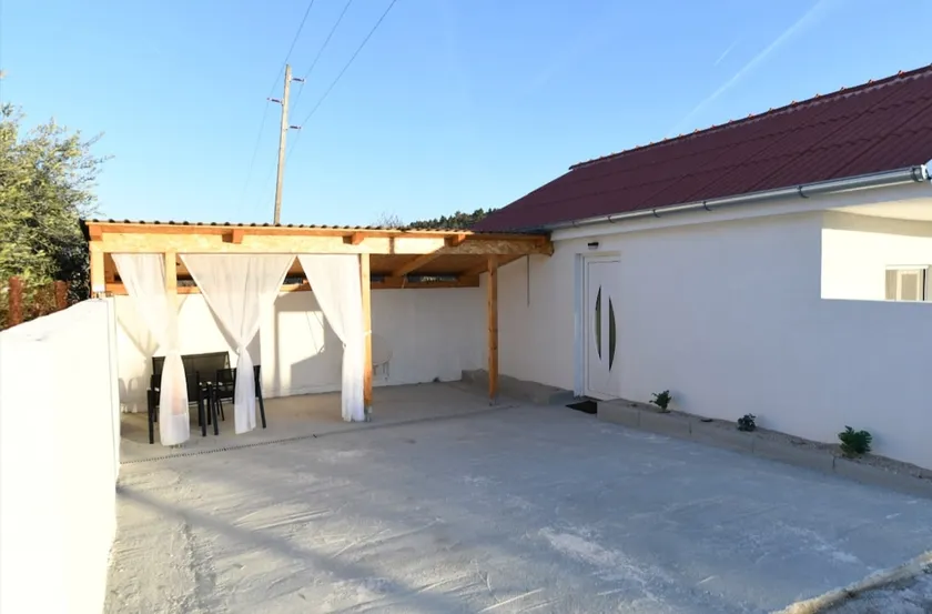 House Ivan - Image 1