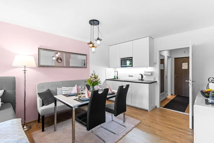 Apartment harmony with pool and fitness - Image 1