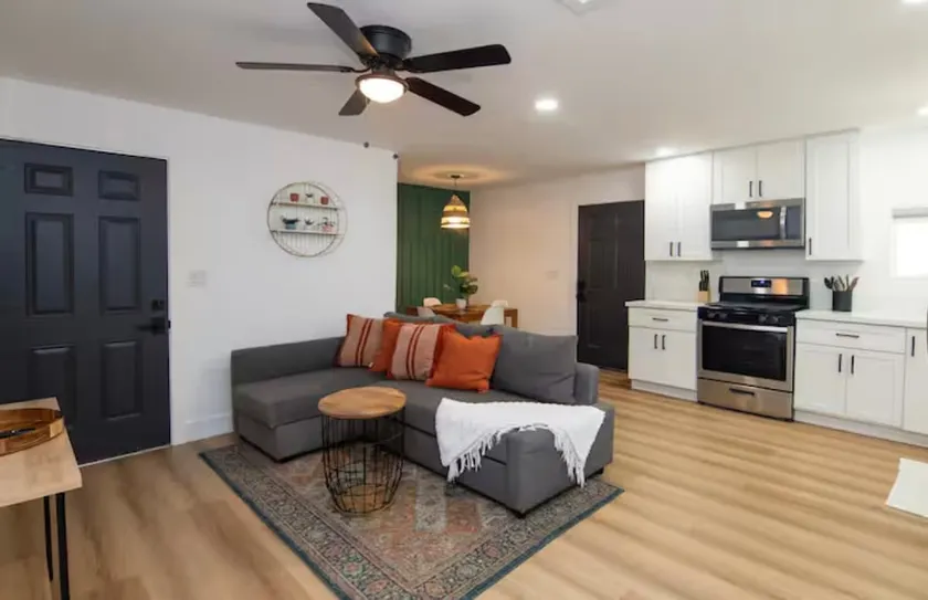 Chic & Comfy One bedroom Getaway- central SD. - Image 1