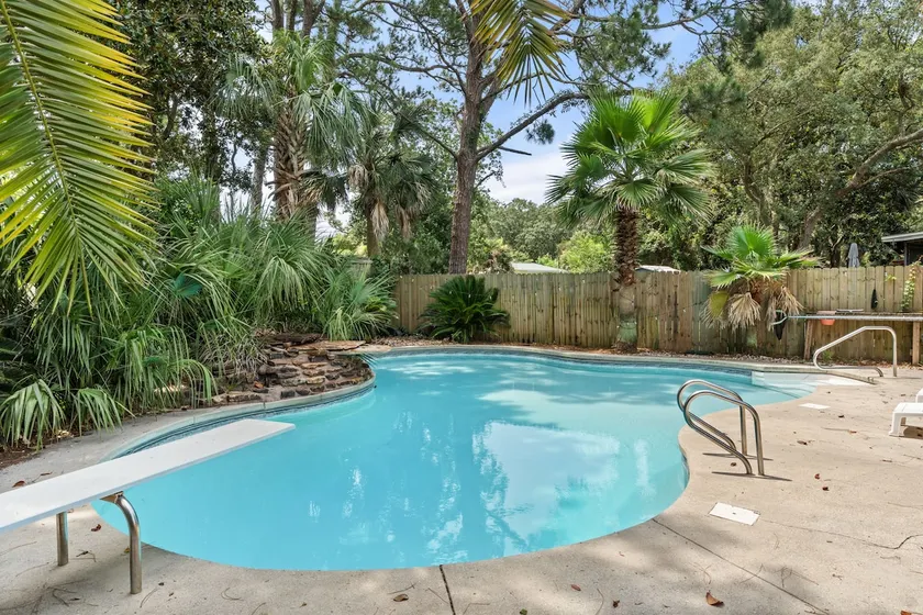 Coastal Comfort~3BR~Pool~Sleep 9~Pensacola Beach - Image 1