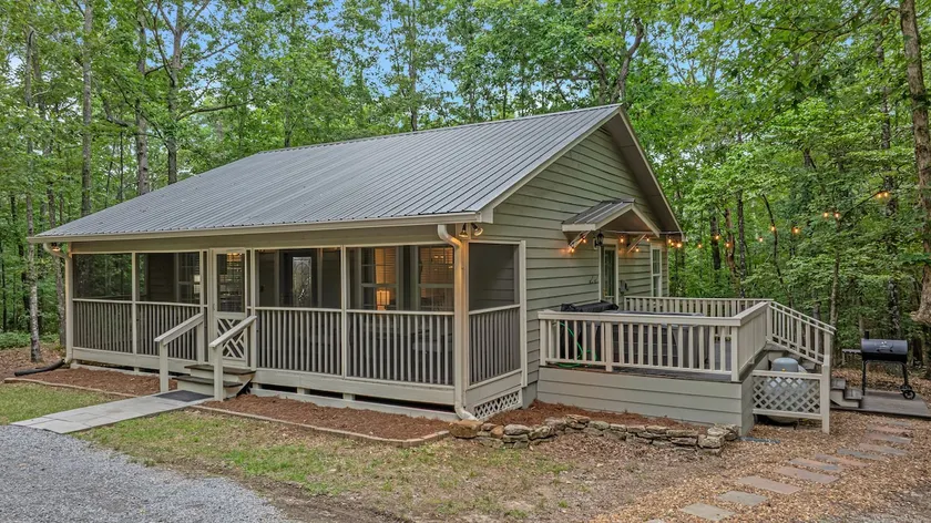 Bearly Behaving w/hot tub sleeps 6 - Image 1