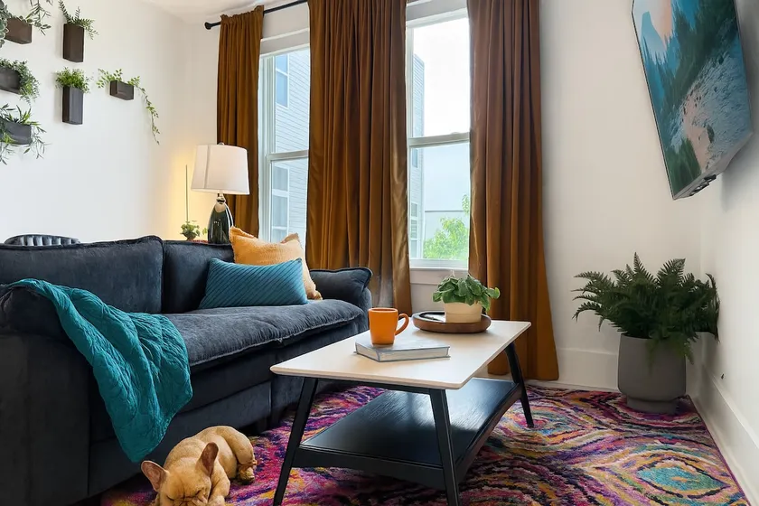 Pride Weekend | King Bed | Elevator | Rooftop - Image 1